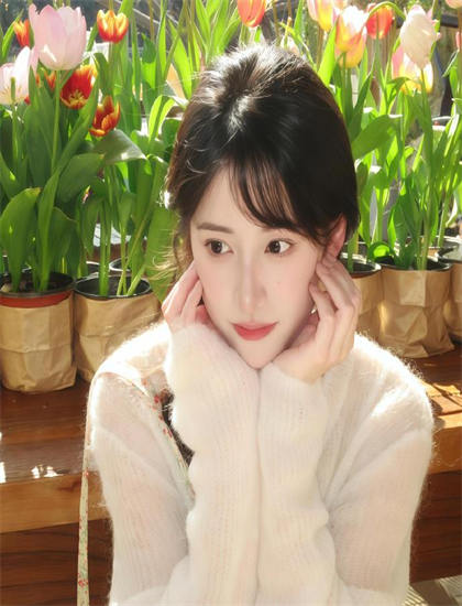 带你走进《飞行模式2020》的幕后世界：演员们的精彩表演背后 展现影视工作者的专业精神